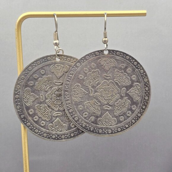 VTG Bohemian Round Drop Earrings 2.5" Silver Tone Etched Floral Mandala Design - Picture 1 of 7